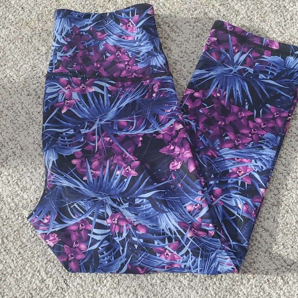 Old Navy Active Go-Dry capri leggings medium